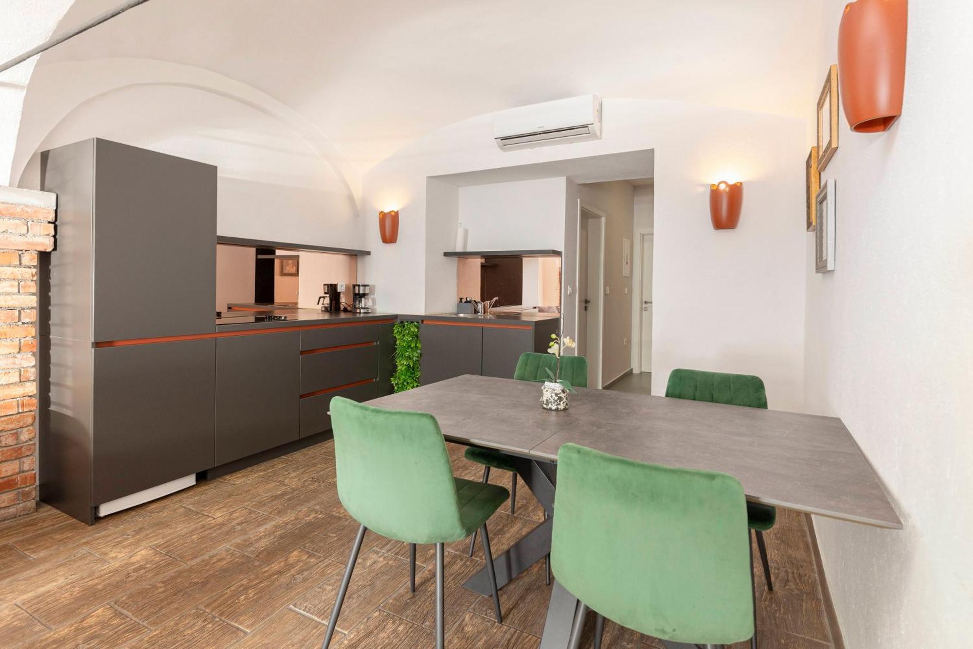Aroma Apartments リュブリャナ エクステリア 写真